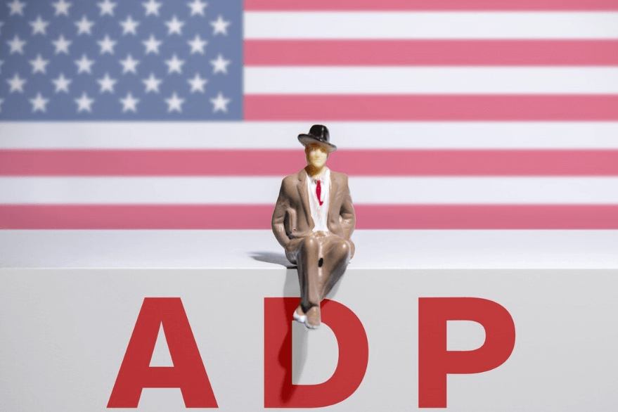 Quais são os dados de emprego do ADP?