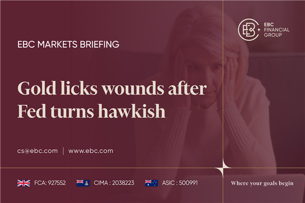 الذهب يلعق جراحه بعد أن تحول بنك الاحتياطي الفيدرالي إلى التشدد