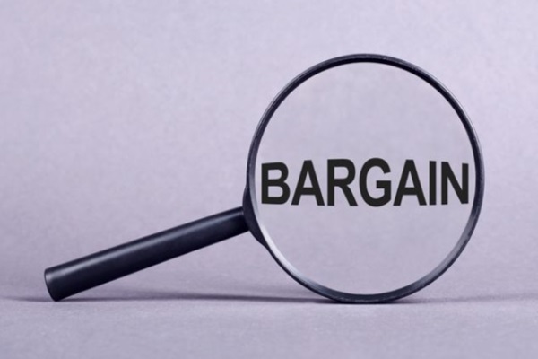 كيفية اكتشاف الأسهم الرخيصة والتداول بحكمة