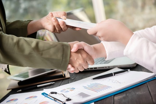 貸株とは|利点と注意点を解説