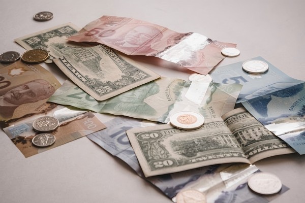 FX市場におけるドル円の市場動向と投資戦略