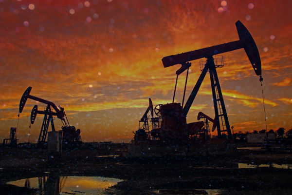 Trade Oil Options vs. Futures: Which Suits You?
