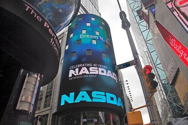 Your First NASDAQ ETF Investment: What to Know in 2025