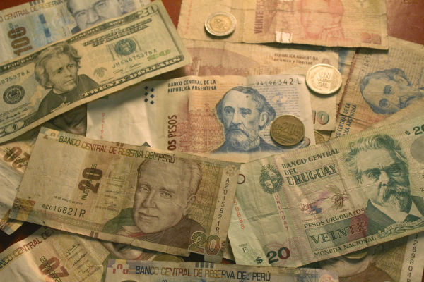 ペルー通貨とは？トレーダーのための完全ガイド