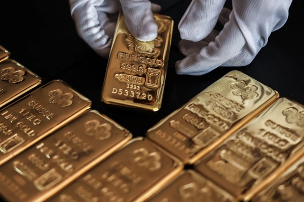 Gold Price News: XAUUSD Falls Sharply Amid Trump's Comments