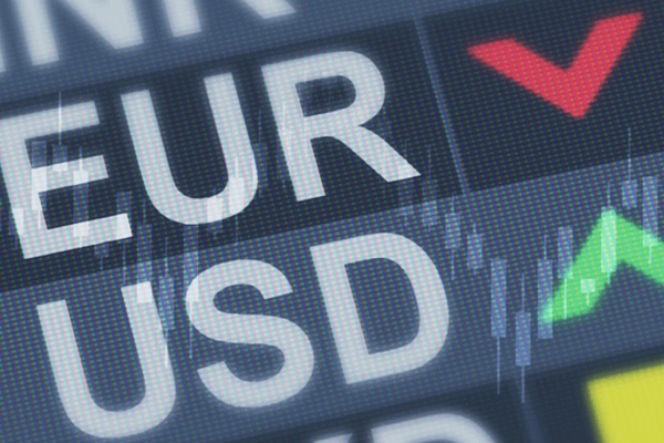 फेड की ब्याज दरों में कटौती और तेल की कीमतों में गिरावट के कारण EUR/USD 4 साल के उच्चतम स्तर पर पहुंचा