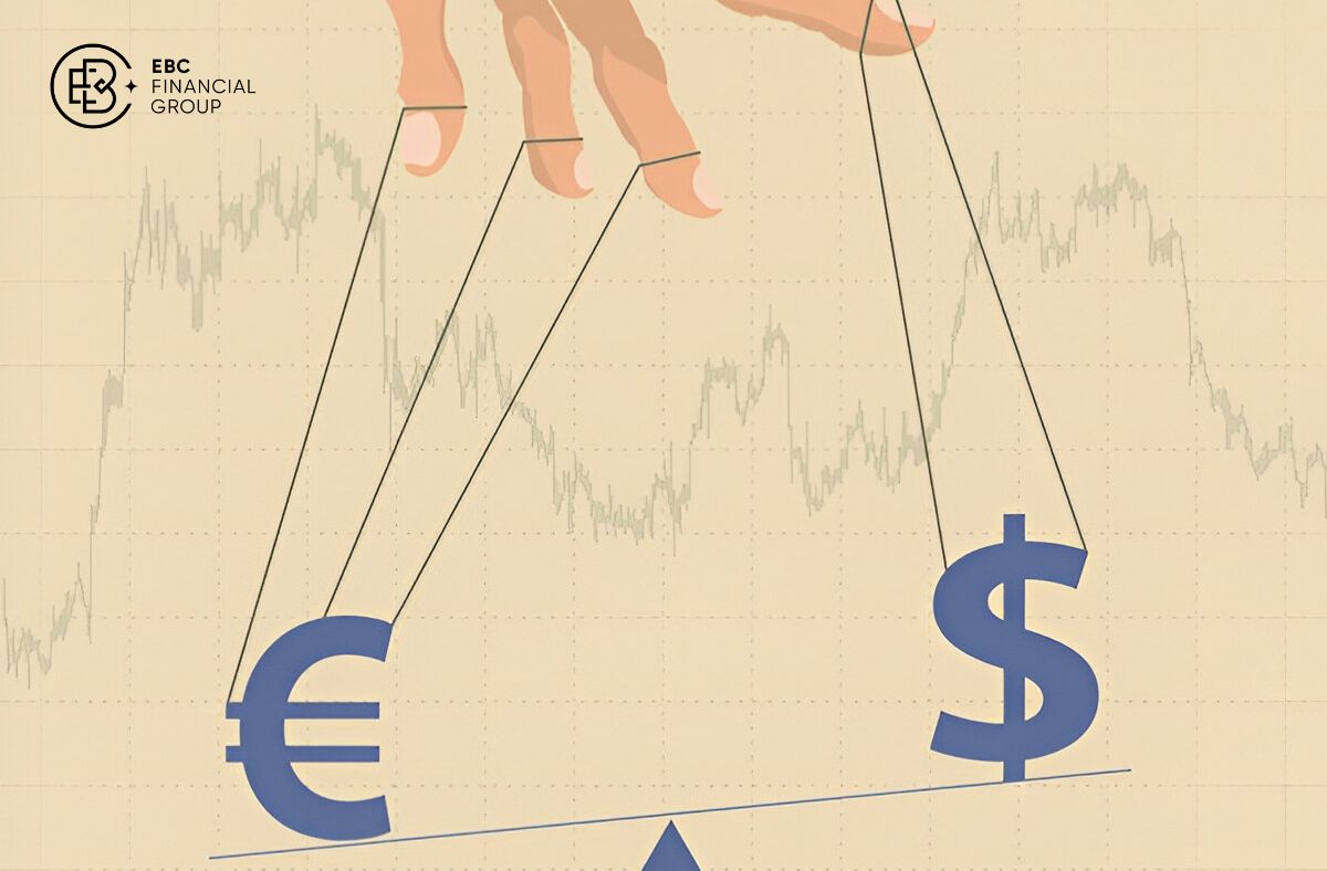Thao túng tiền tệ (currency manipulation) là gì?