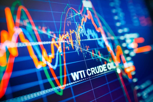 انخفاض خام غرب تكساس الوسيط بسبب زيادة مفاجئة في مخزونات الخام الأمريكي ومخاوف بشأن الطلب