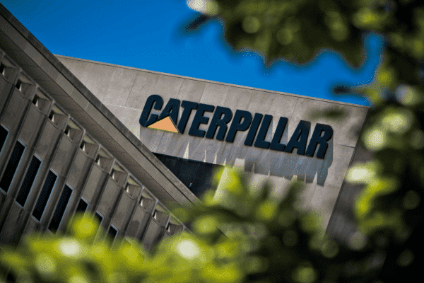 キャタピラーの株価：良い買いのチャンスか、それともリスクシグナルか?