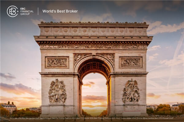 ​Euro hits 4-year peak despite France downgrade