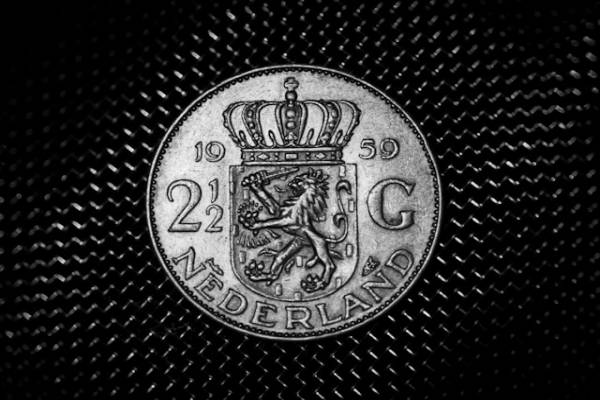 オランダ通貨とは?ユーロ導入までの歴史と現在の役割