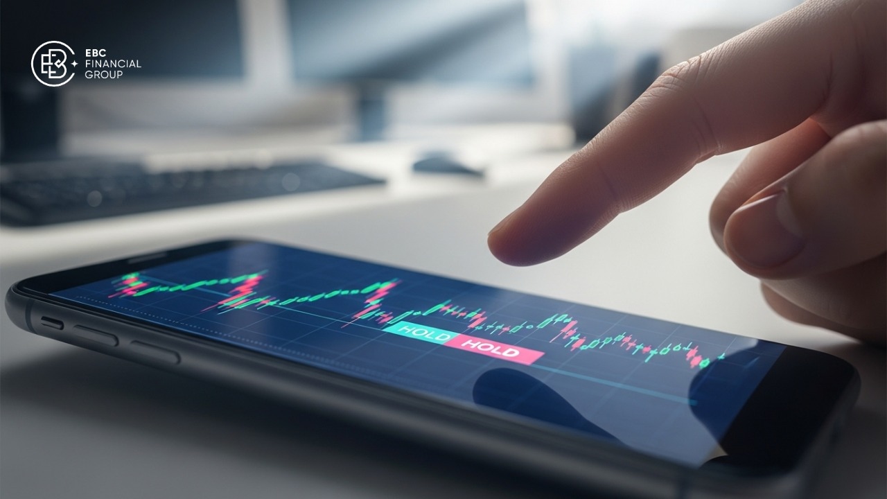 Hold trong chứng khoán là gì? Chiến lược nắm giữ cổ phiếu hiệu quả