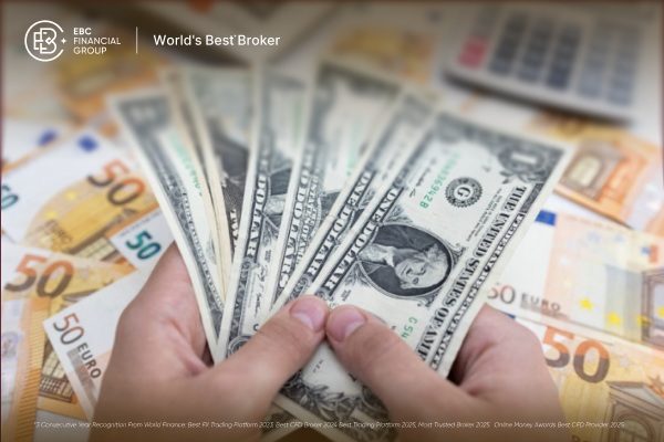 Cambio de euro a dólar baja por cuarto día seguido