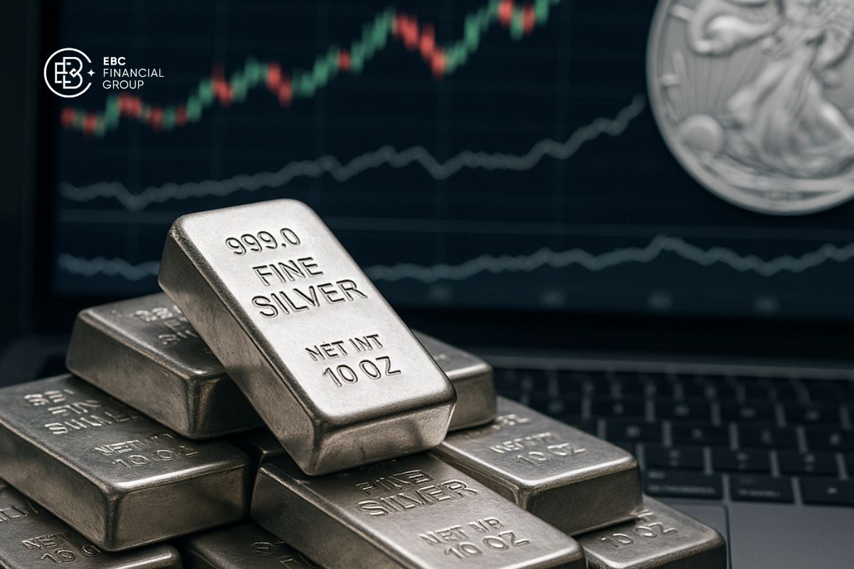 Giá bạc thế giới lập đỉnh quanh 63–64 USD/ounce: “kim loại trắng” nóng trở lại