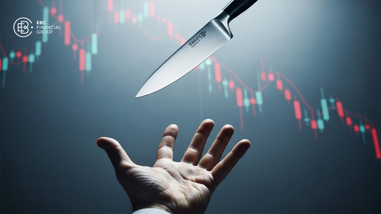 Bắt dao rơi: Nghệ thuật bắt đáy hay canh bạc rủi ro?