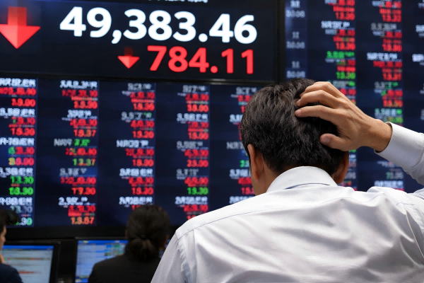 日経平均株価がなぜ下落した|米市場連動、円高、テック株売り