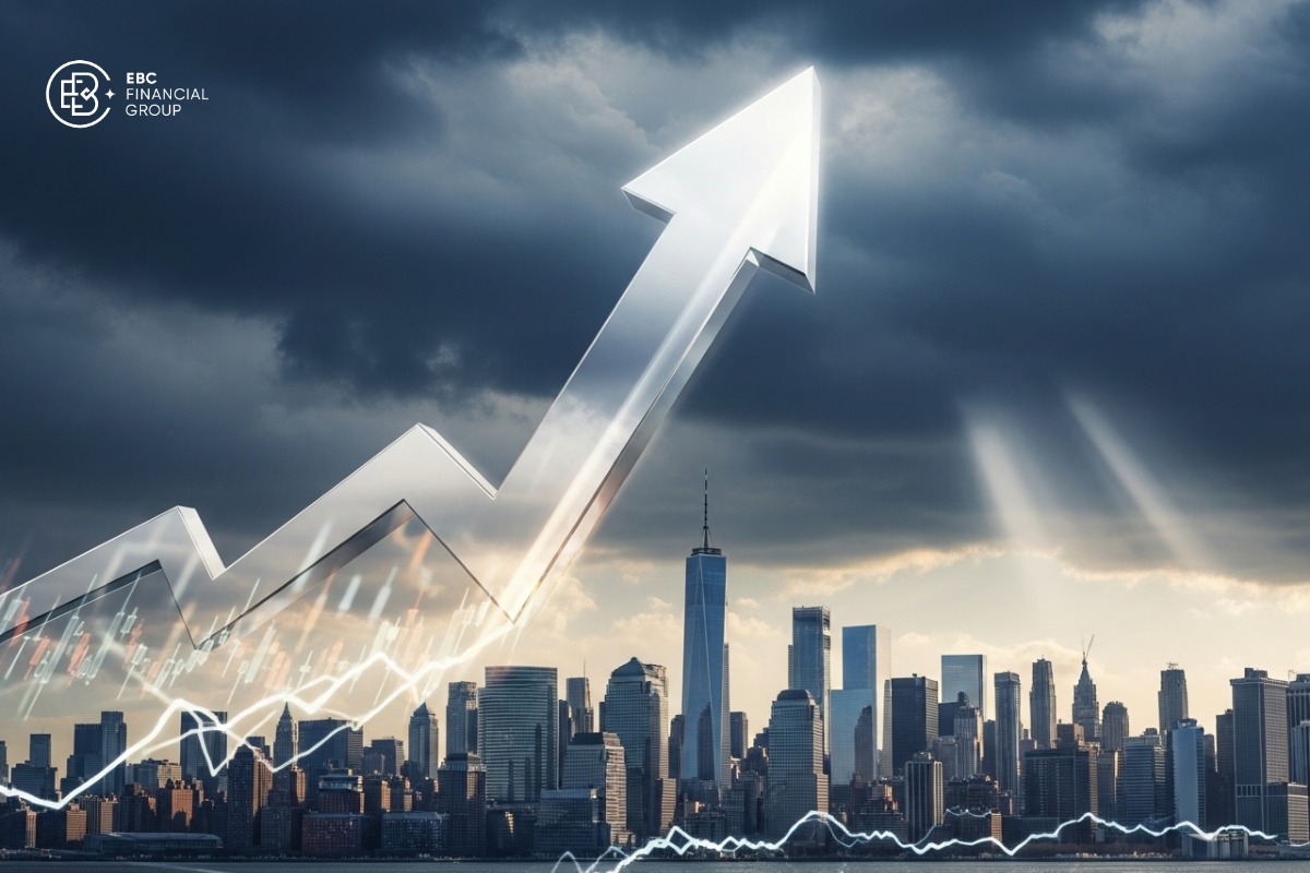 Chỉ số S&P 500 lập đỉnh mới bất chấp căng thẳng quanh Fed