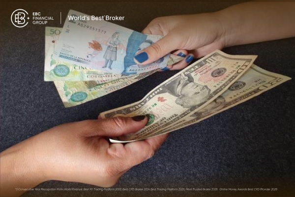 El dólar hoy en Colombia cae a mínimos de tres años