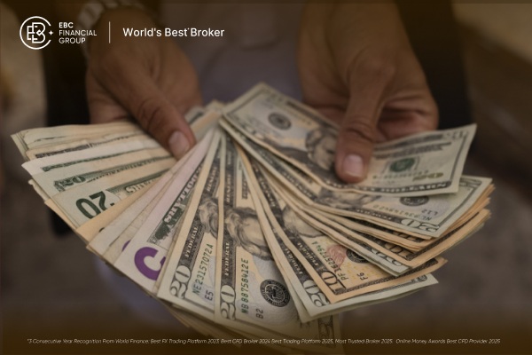 El dólar hoy en Chile ronda los $856 y se mantiene en mínimos históricos