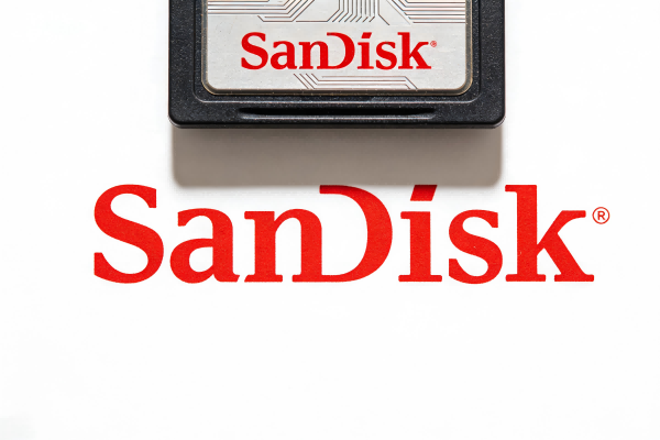 サンディスクの目標株価はどこまで?AI需要で強気予想700ドル超の理由