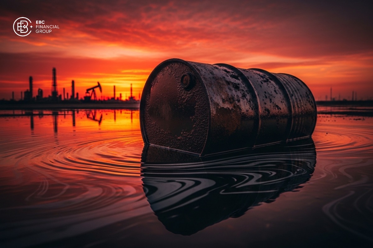 Giá dầu vượt 112 USD/thùng vì rủi ro nguồn cung vùng Vịnh