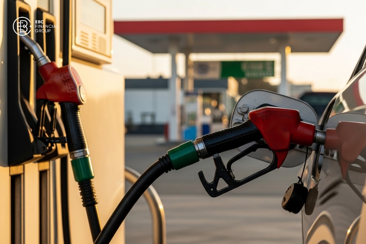 Giá xăng có thể kỳ vọng giảm hơn 1.000 đồng/lít