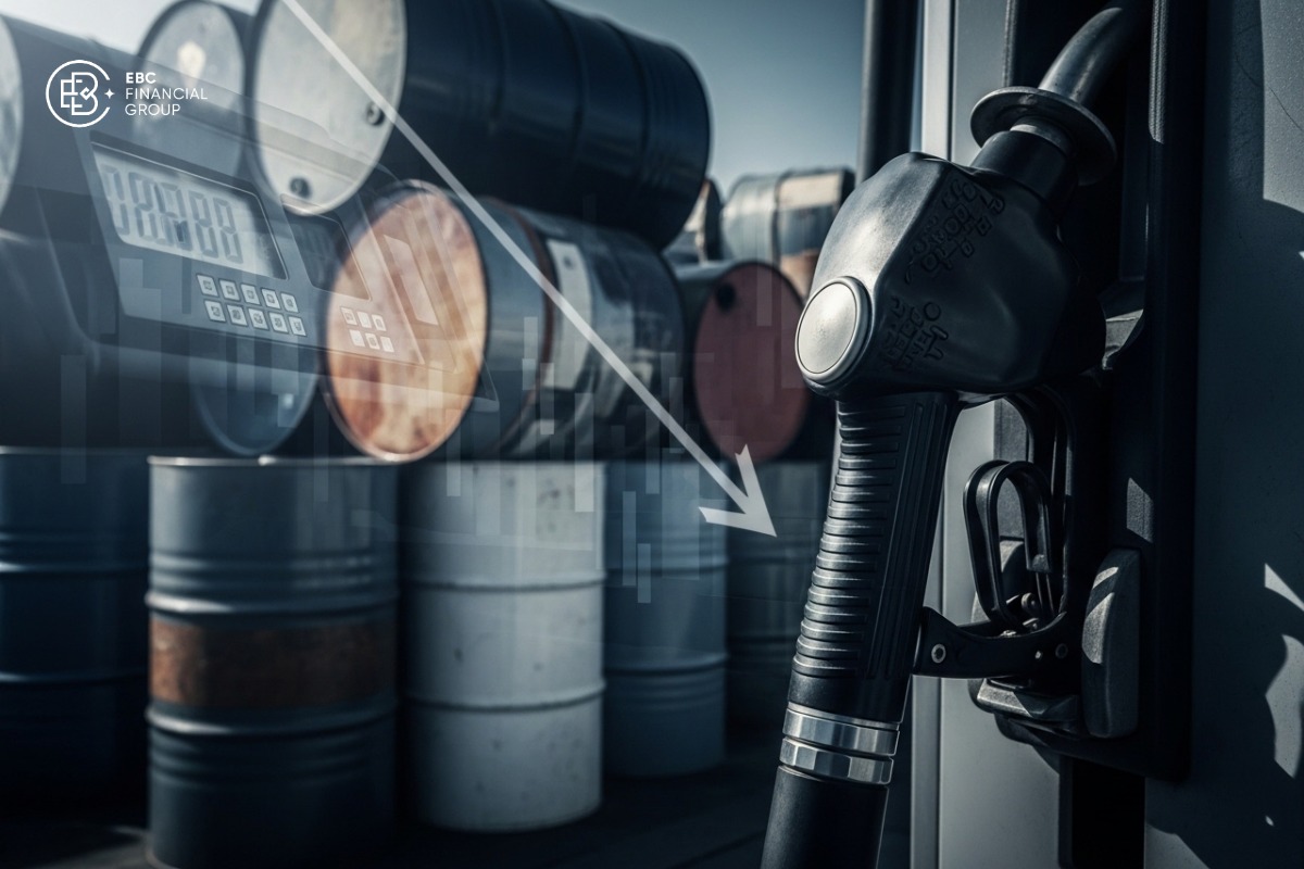 Giá dầu hôm nay: Brent vượt $115, WTI neo cao vì Hormuz bị phong tỏa, giá xăng dầu trong nước chịu áp lực mới